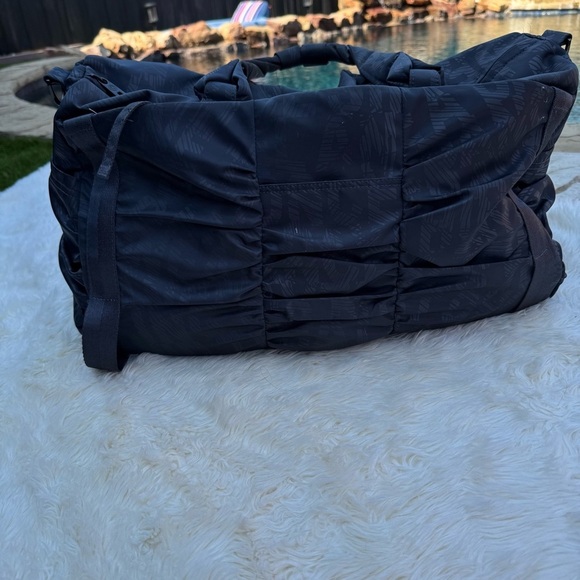 Lululemon Athletica Bon Voyage Bag with Manifesto Print - Picture 10 of 14